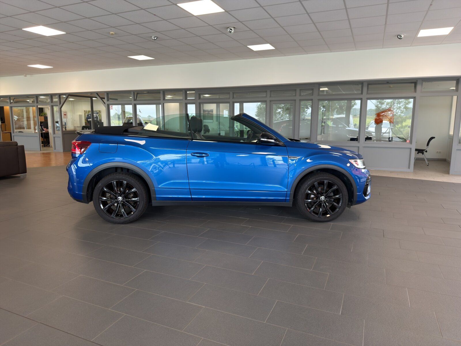 Fahrzeugabbildung Volkswagen T-Roc Cabriolet 1.5 TSI DSG R-Line ACC APP