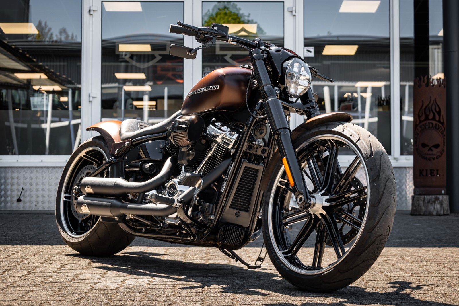 Fahrzeugabbildung Harley-Davidson BREAKOUT FXBR - Jekill & Hyde - Screaming Eagle