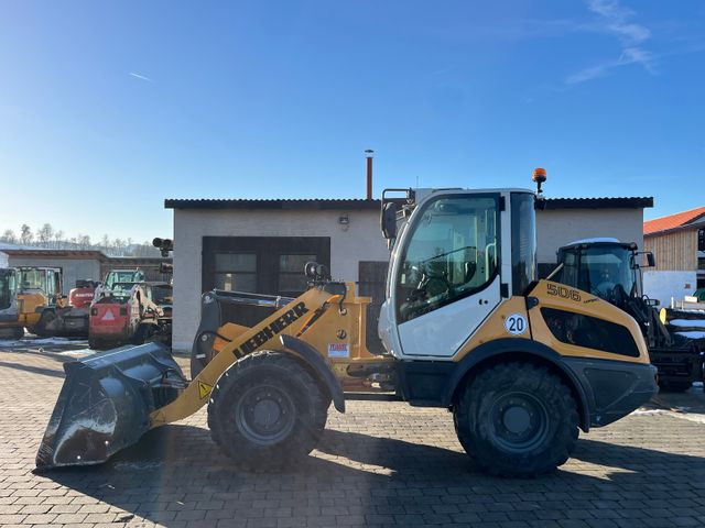 Liebherr L 506 C mit Schaufel und Gabel