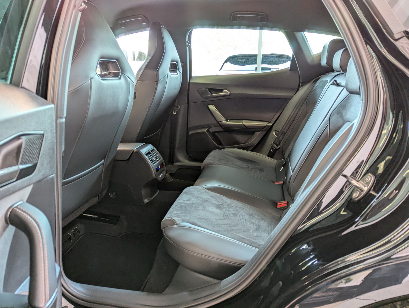 CUPRA Formentor 1.5 eTSI Dynamic / Edge-Paket ACC 18" - Image 12