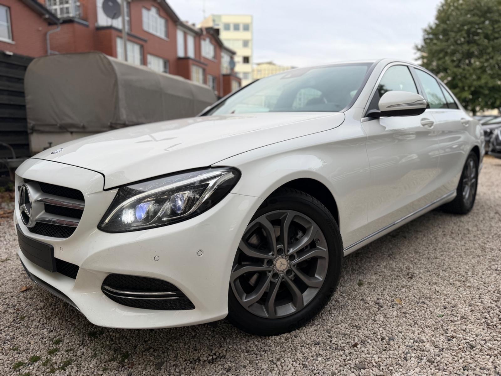 Mercedes-Benz C200 LIM./NAVI/ASSIST/SHZ/XENON/1.HAND/BURMESTER