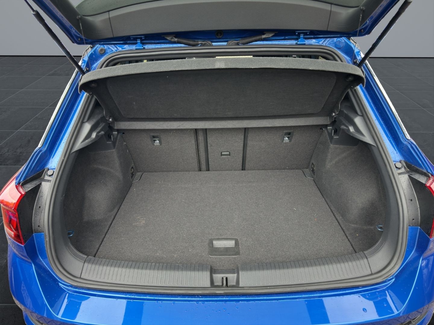 Fahrzeugabbildung Volkswagen T-Roc Sport 4Motion 2.0 TSI AHK-abnehmbar Navi L