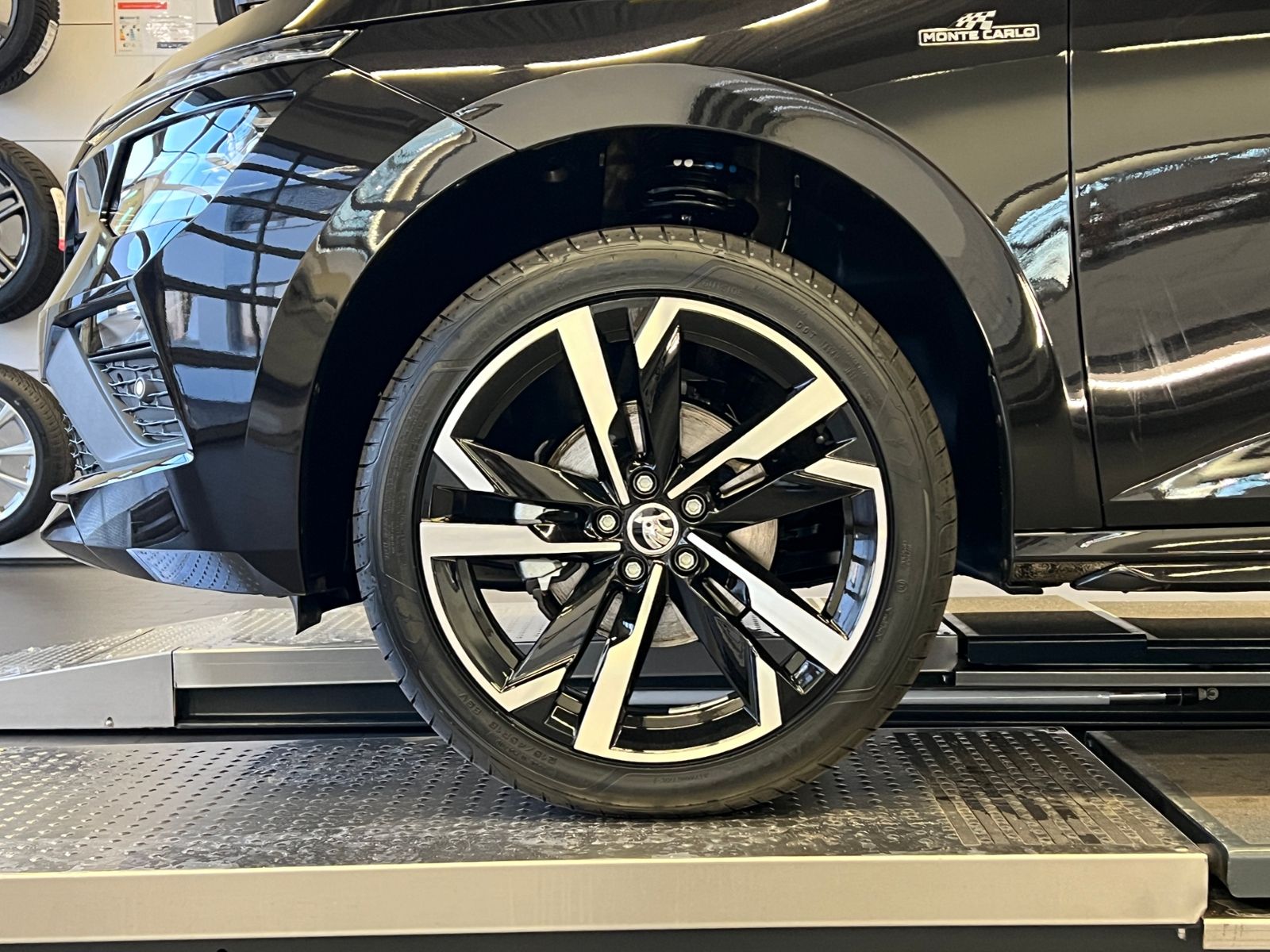 Fahrzeugabbildung SKODA Kamiq Monte Carlo 1.5 TSI DSG *AHK*