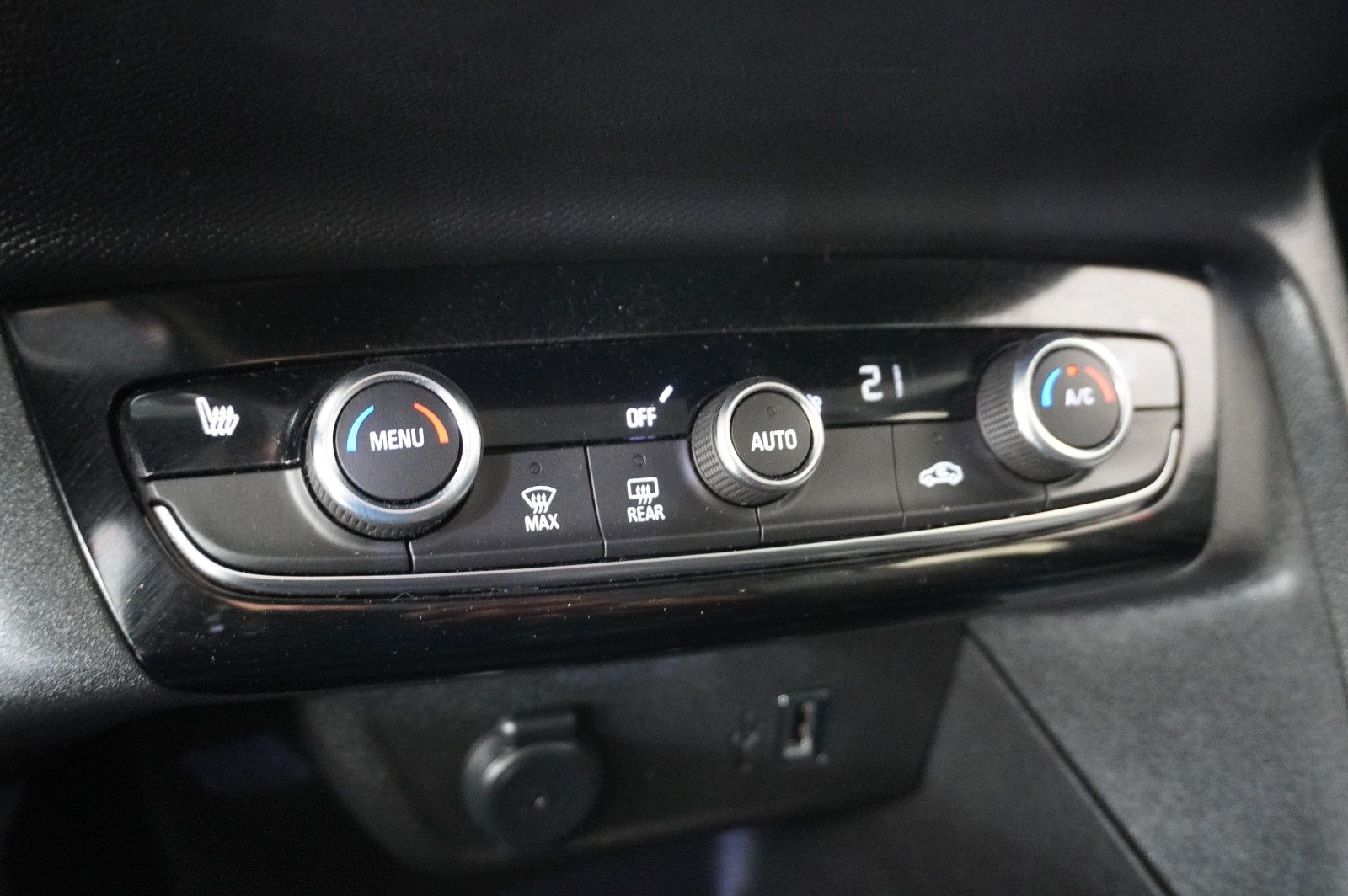 Fahrzeugabbildung Opel Corsa-e F EDITION 3-PHASIG NAVI/VIRT./SPORT/DAB+