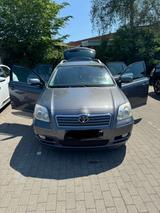 Toyota Avensis - Toyota Avensis aus 2004: Kombi