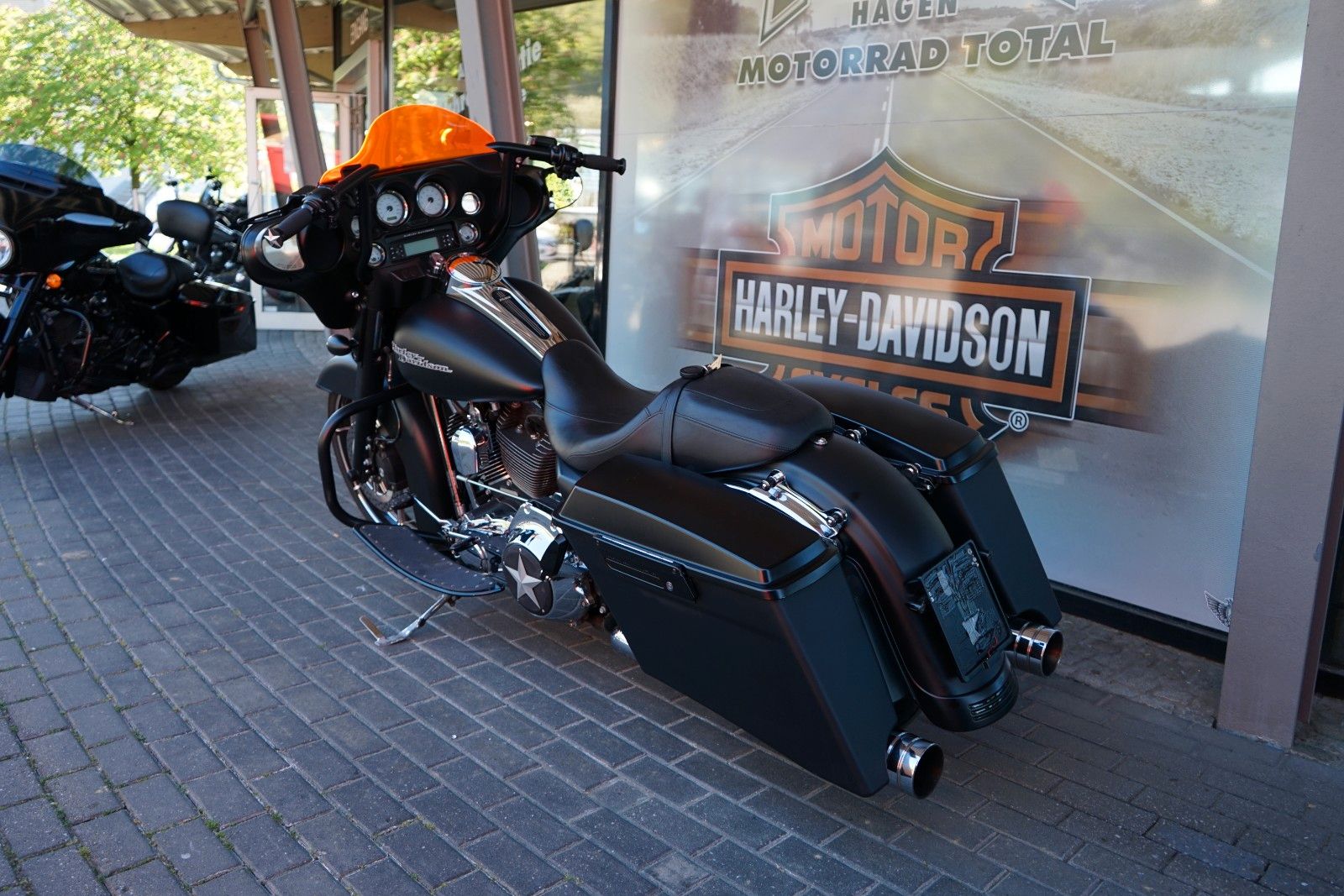 Fahrzeugabbildung Harley-Davidson Street Glide 103 - Mega Umbau - Jekill - 21 Zoll