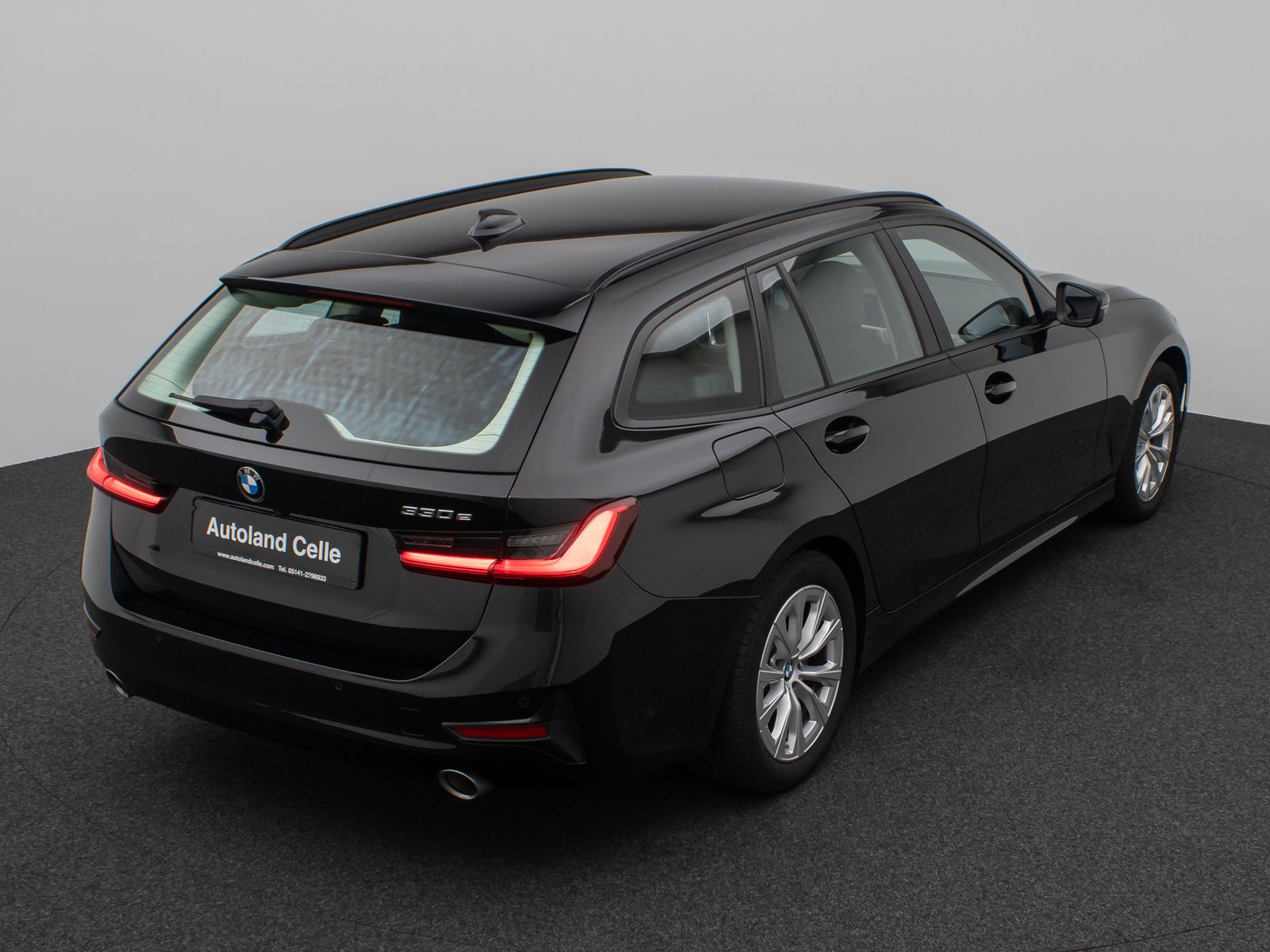 Fahrzeugabbildung BMW 330e Kamera DAB CockPitPr DrivAssis Alarm Sport