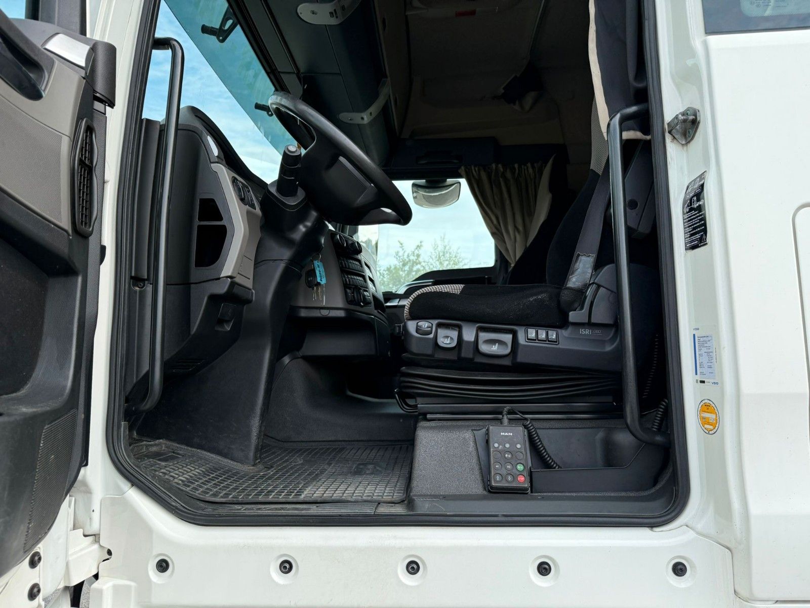 Fahrzeugabbildung MAN TGX 18.460 4x2 SAHN 3.Achs Auflieger Fassi  F240