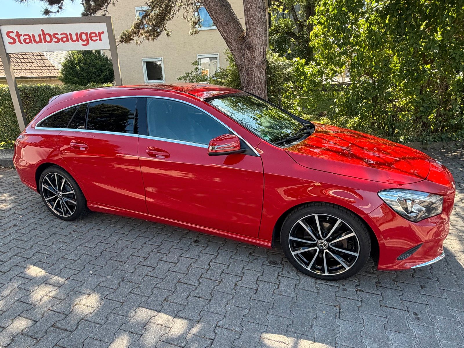 MERCEDES-BENZ CLA 200 Shooting Brake