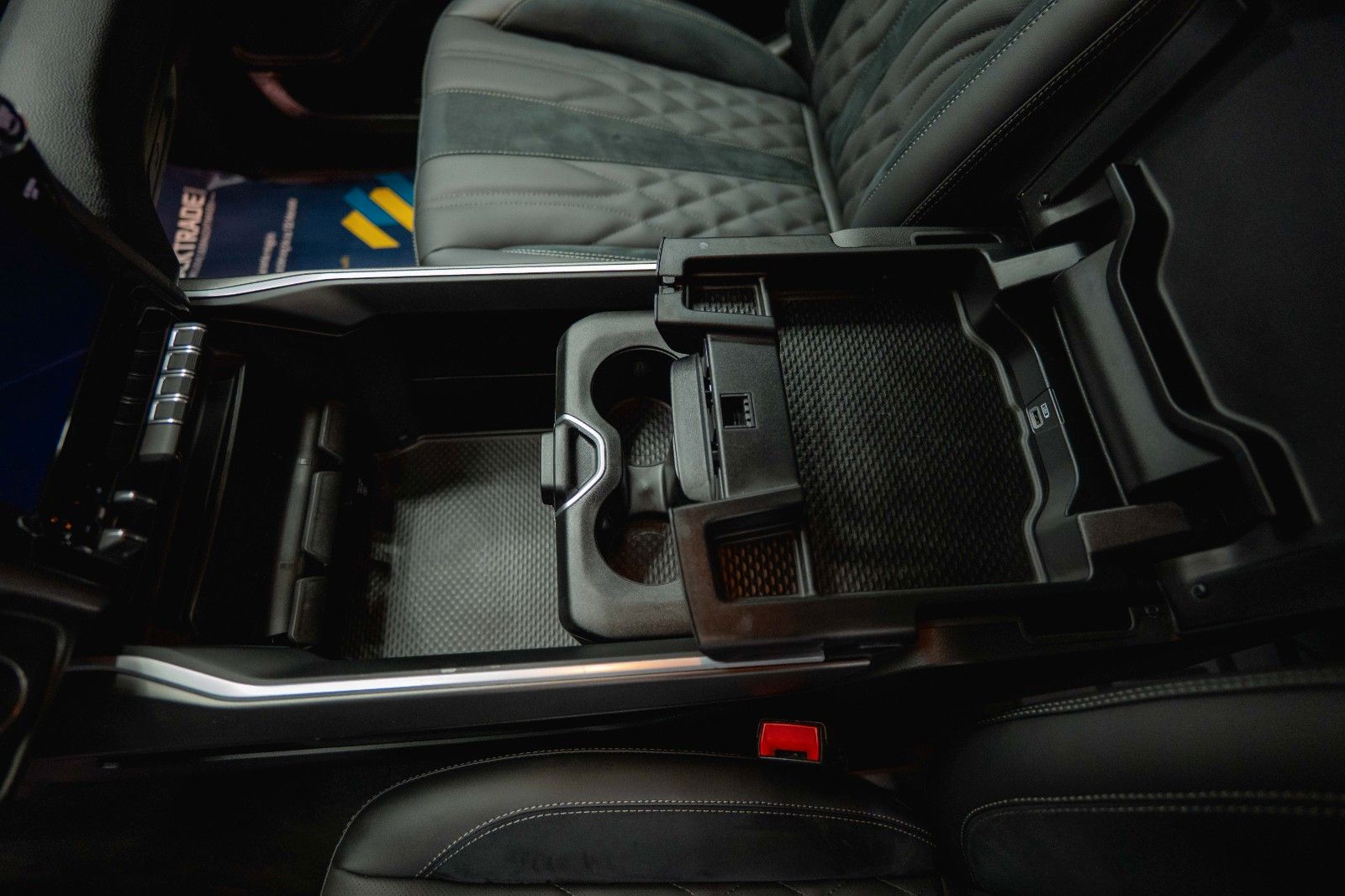 Fahrzeugabbildung Dodge RAM 5.7 V8 HEMI 4x4 Offroad Night Limited 19%