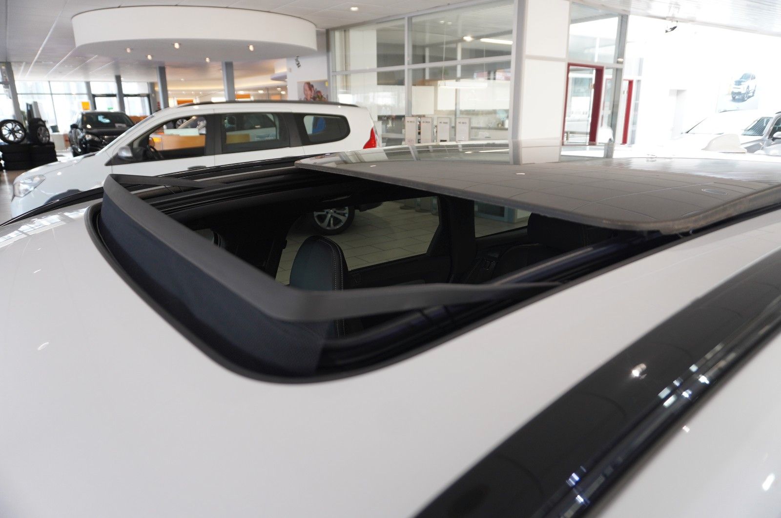 Fahrzeugabbildung Volvo V90 Kombi B4 PLUS DARK NAVI/LED/KAMERA/PANO./H&K