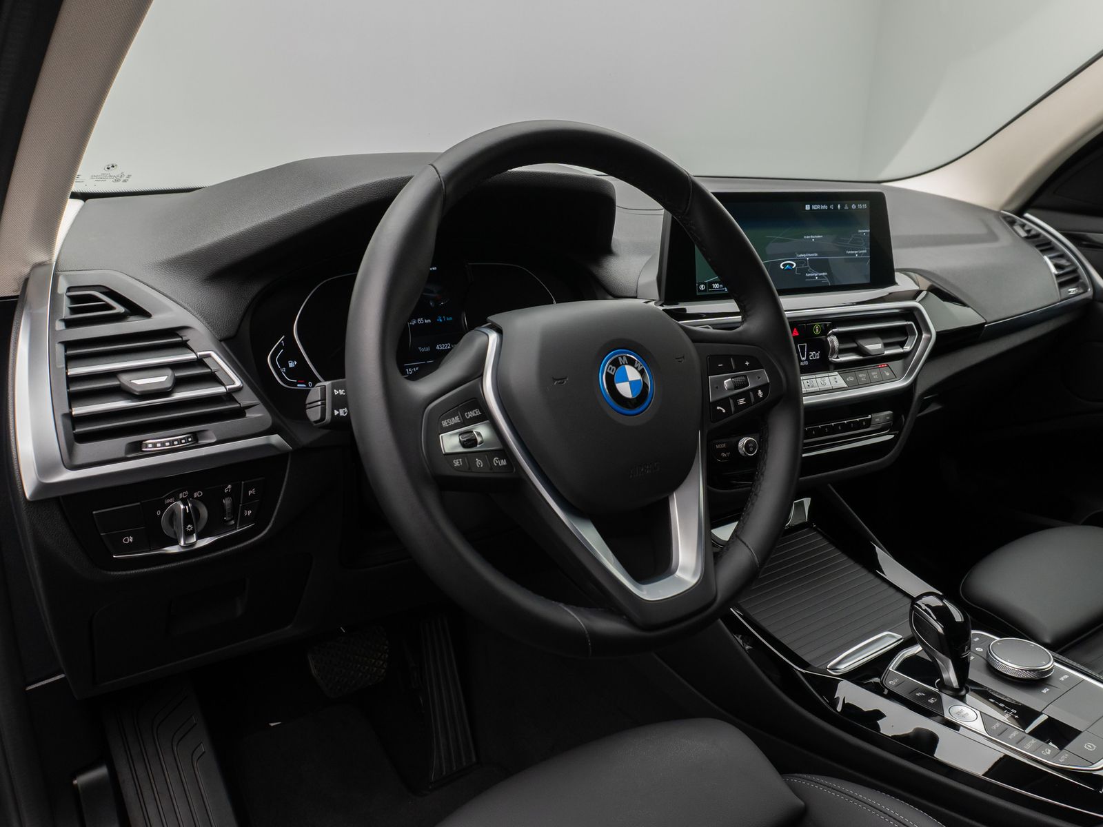 Fahrzeugabbildung BMW X3 xD30e Kamera HUD DAB HiFi AHK Sport 19Zoll