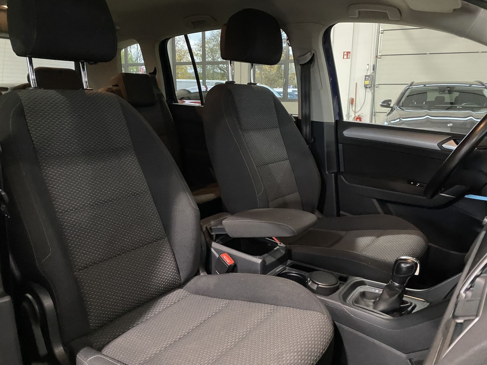 Fahrzeugabbildung Volkswagen Touran 1.6 Tdi Comfortline/7-Sitzer/AHK/SH/