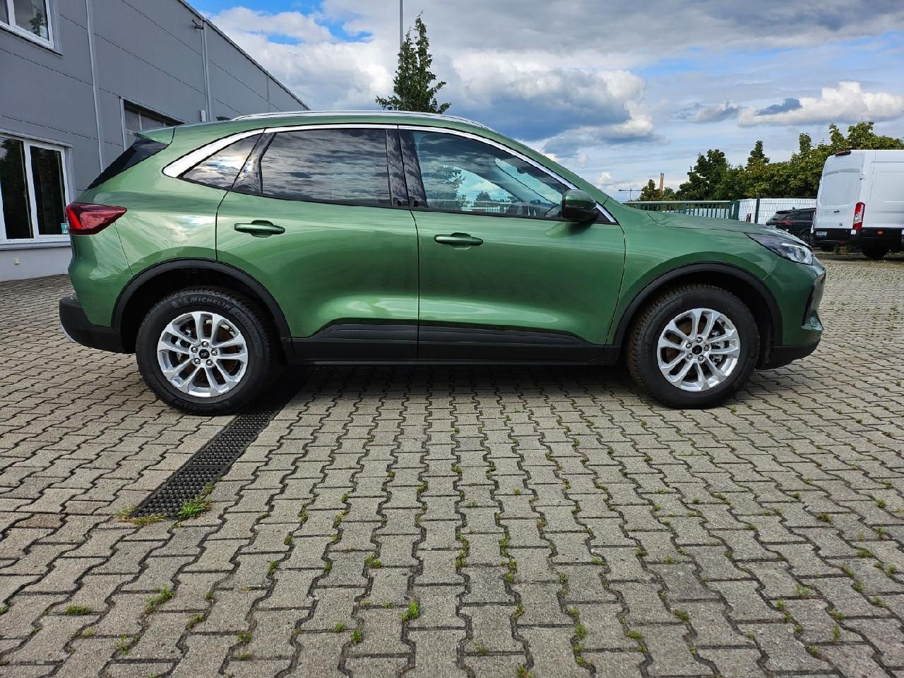 Fahrzeugabbildung Ford Kuga Hybrid Titanium