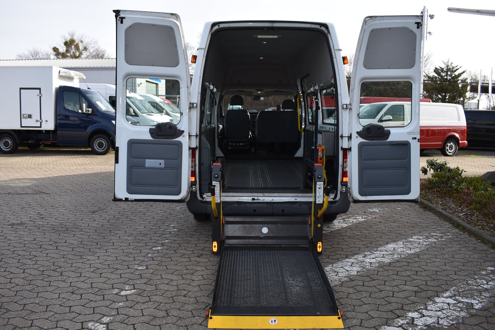 Fahrzeugabbildung Ford Transit Kombi FT 300 L Behindertengerecht 1276