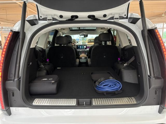 IONIQ 9 UNIQ 110kWh 4WD 6-SITZER+NAVI+360 GRAD K
