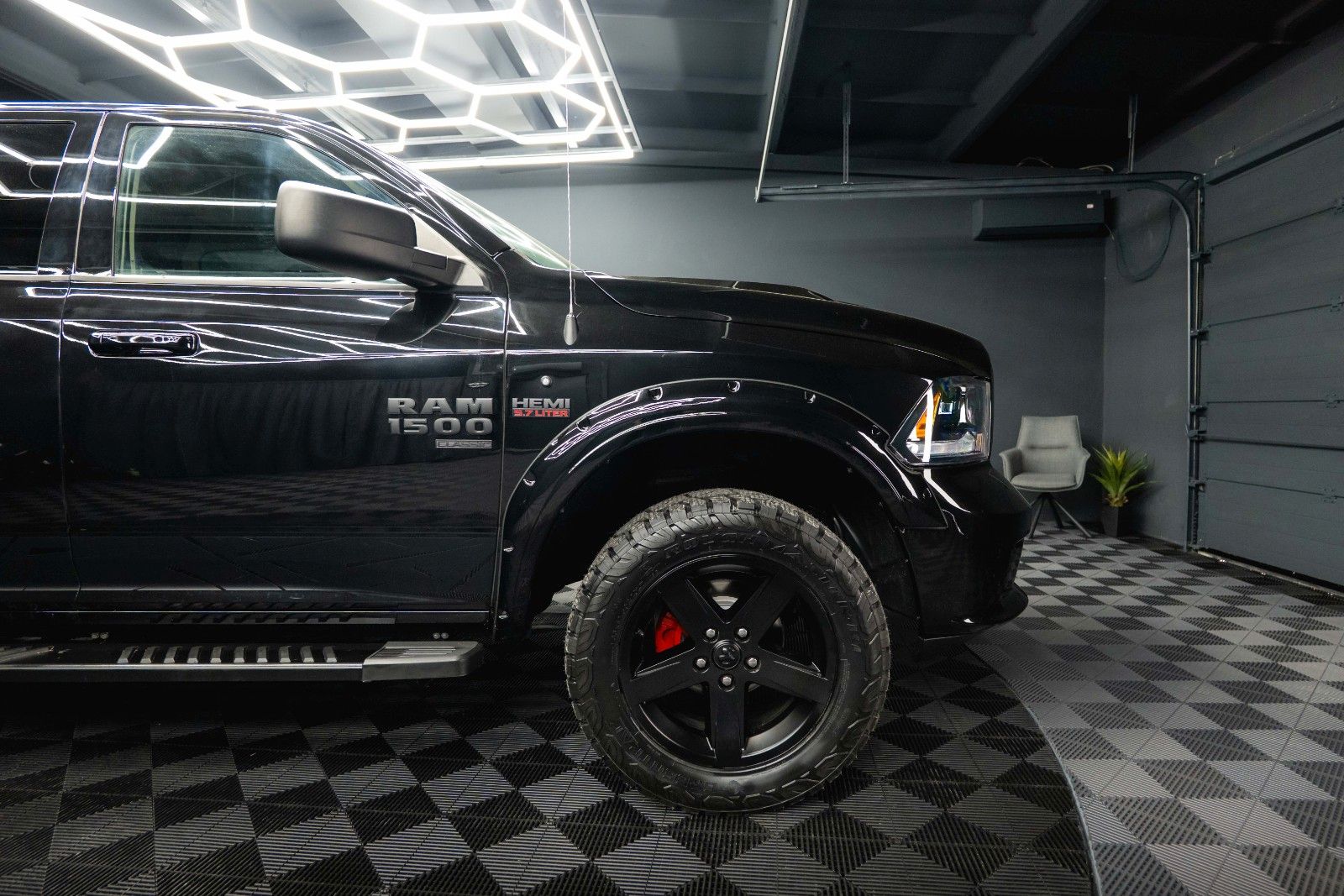 Fahrzeugabbildung Dodge RAM 5.7 V8 HEMI 4x4 OFFROAD Night-Paket *LED*AHK