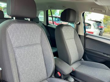 Volkswagen Tiguan - 11