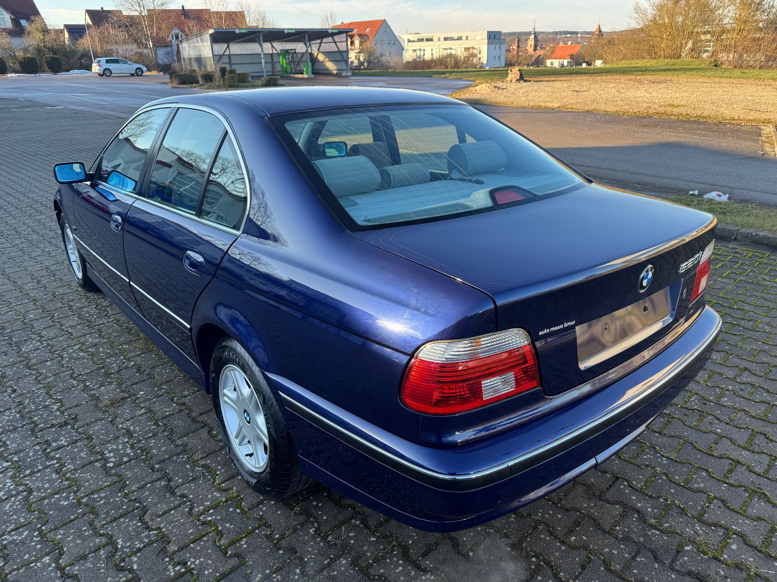 Fahrzeugabbildung BMW 520i