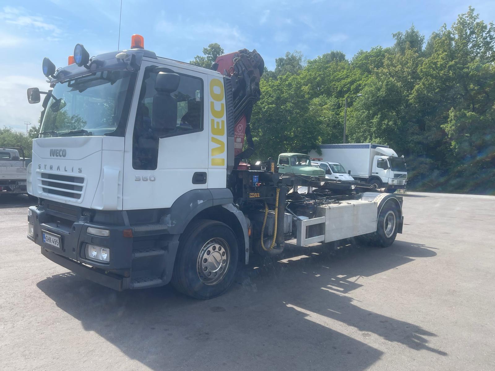 Iveco Stralis 190S36 4x2 HMF 1680 crane 4+2