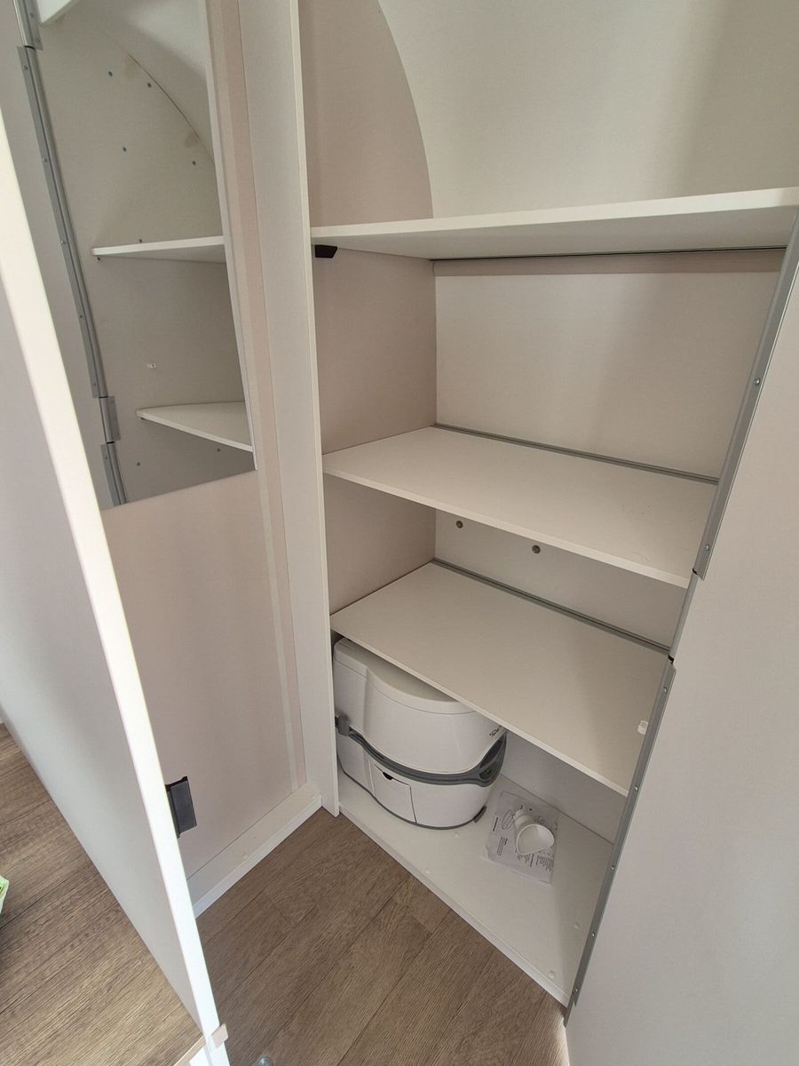 Fahrzeugabbildung Hobby Beachy 450 Sonnensegel,Porta Potti, Auflastung