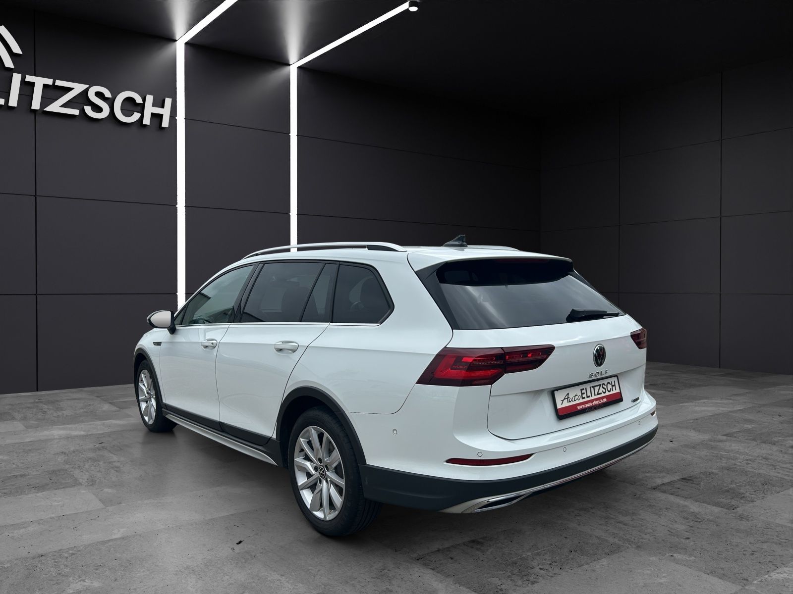 Fahrzeugabbildung Volkswagen Golf VIII Variant Alltrack TDI DSG IQ Light ACC