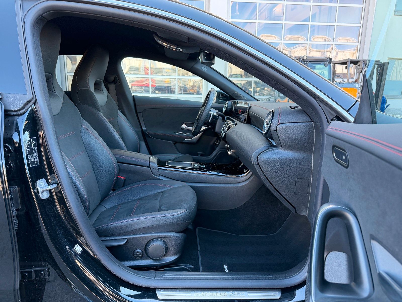 Fahrzeugabbildung Mercedes-Benz CLA 200 SB AMG R-Kamera+TOTW+