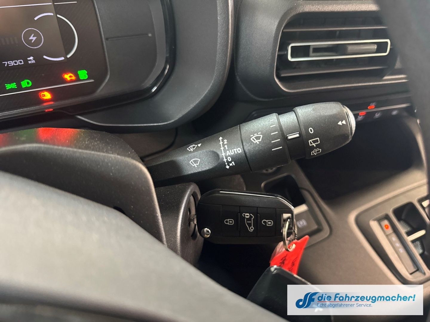 Fahrzeugabbildung Citroën Berlingo Plus Elektro Kombi M LED CarPlay Androi
