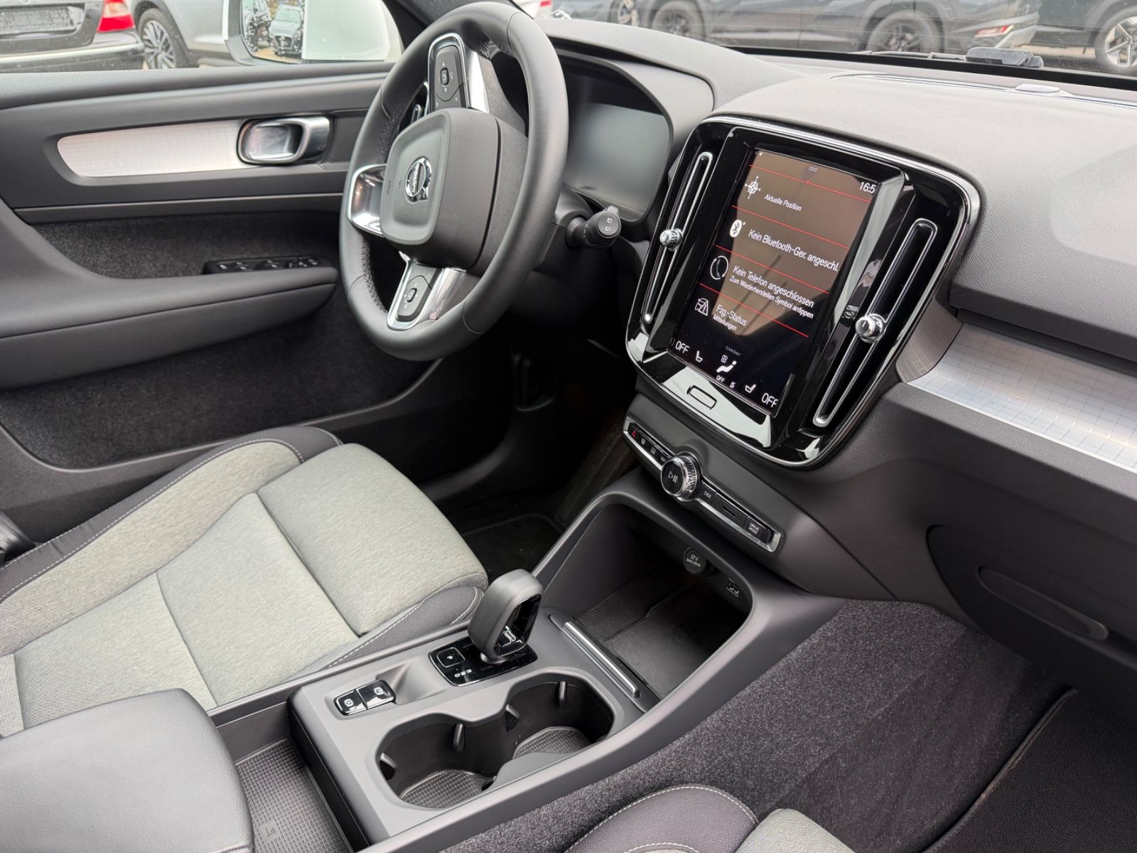 Volvo XC40 Core Recharge Plug-In Hybrid Standheizung foto 16