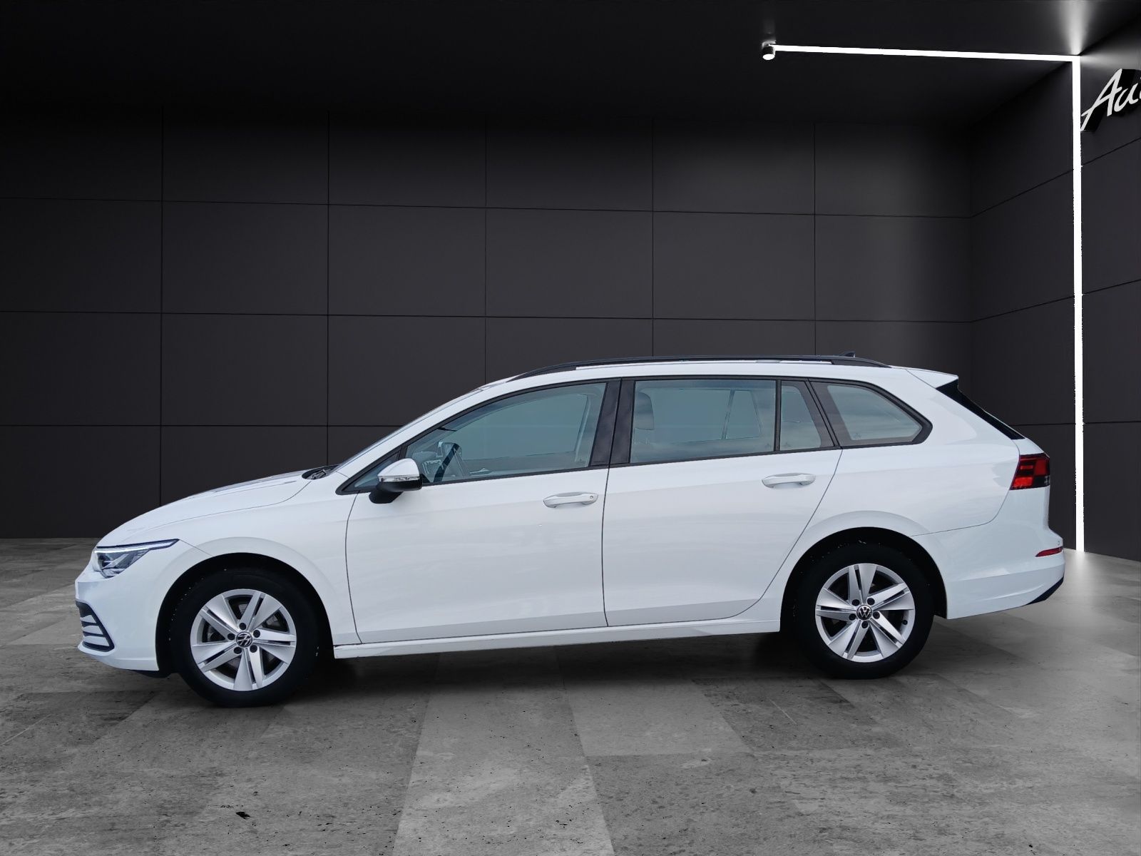 Fahrzeugabbildung Volkswagen Golf VIII Variant TDI Life DSG LED Navi AID ACC