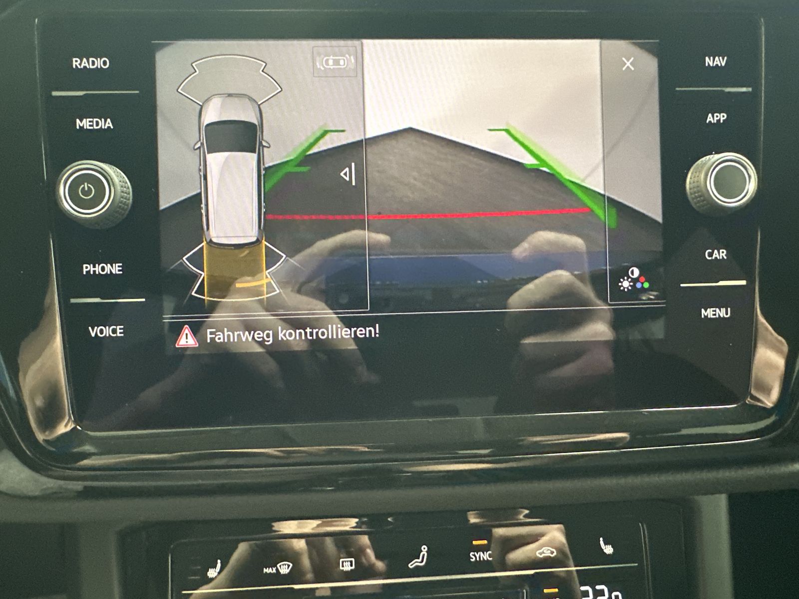 Fahrzeugabbildung Volkswagen Touran 2.0 TDI DSG Highline NAV+LED+ACC+KAMERA