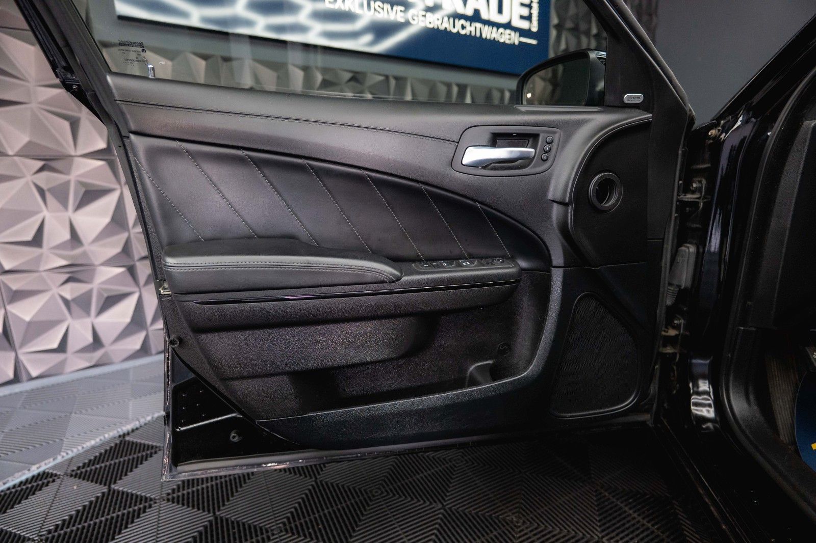 Fahrzeugabbildung Dodge Charger 5.7 V8 HEMI R/T DAYTONA Performance