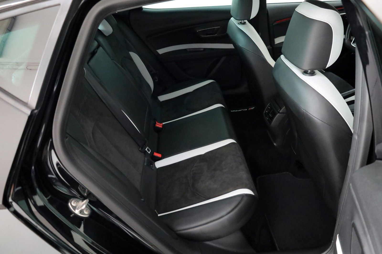 Fahrzeugabbildung SEAT Leon Cupra 265 T.Leder,Navi,LED,Kamera,Apple Car