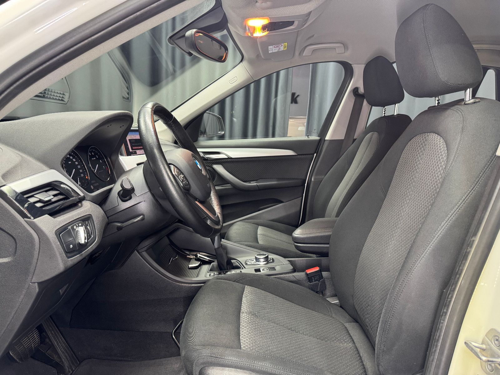 Fahrzeugabbildung BMW X1 xDrive 25e Advantage |AHK|PANO|AUTOMATIK|LED