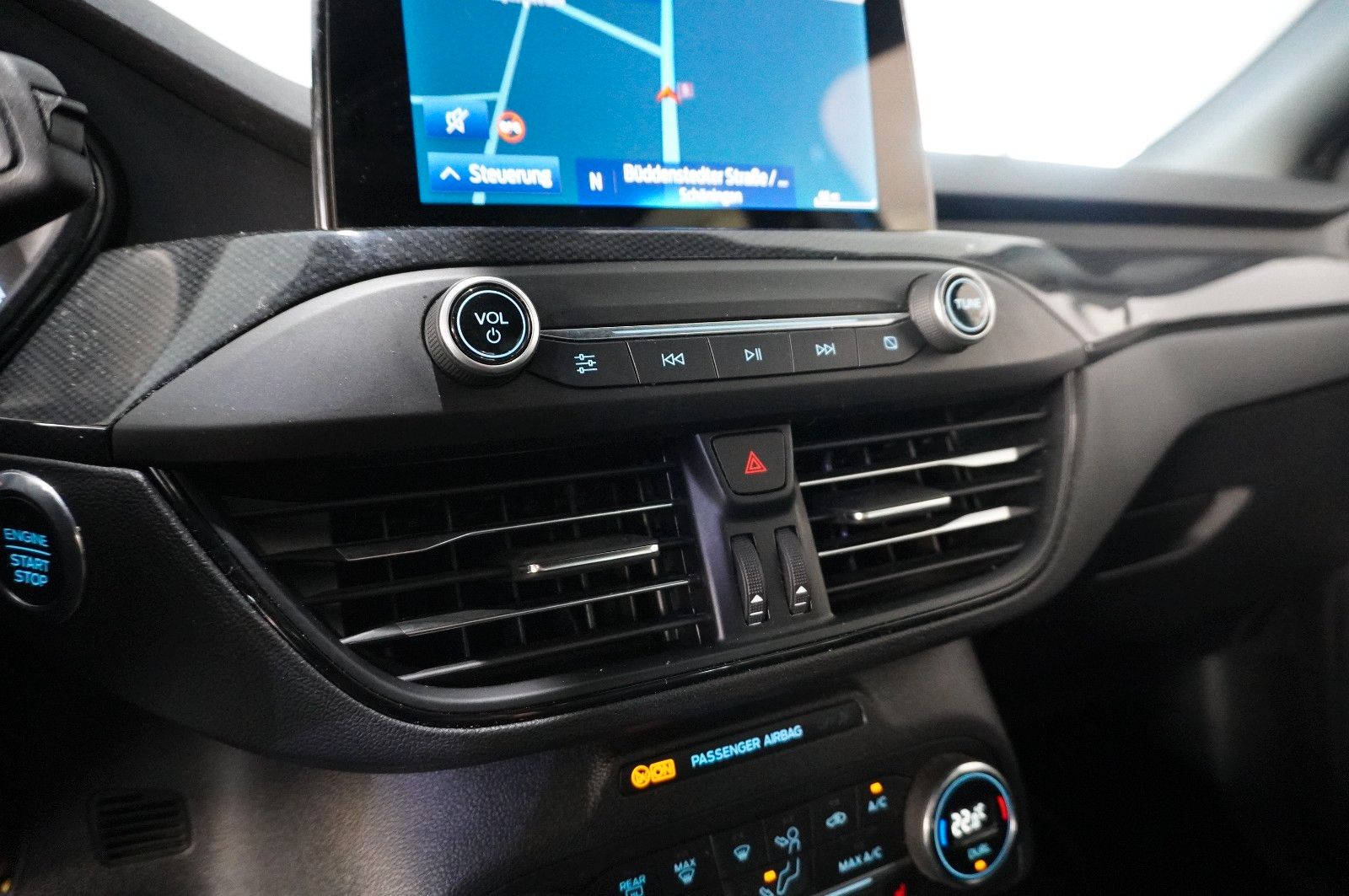 Fahrzeugabbildung Ford Focus Lim. ST 2.3 ECOBOOST NAVI/LED/SH/SPORT/B&O