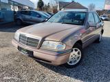 Mercedes-Benz C 220 + Automatik + Schiebedach + Rostfrei + - Mercedes-Benz C 220 mit Benzin-Antrieb: Limousine