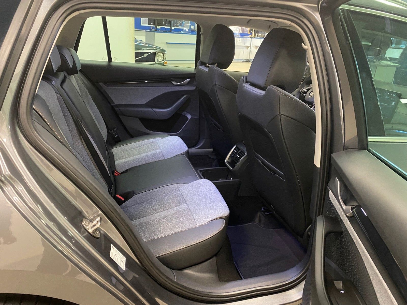 Fahrzeugabbildung SKODA Octavia 1.5 TSI MHEV DSG Selection+NAVI+AHK+ACC+