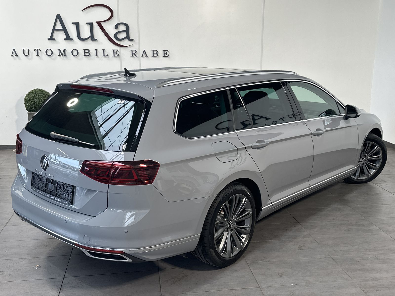 Fahrzeugabbildung Volkswagen Passat Variant 2.0 TDI DSG Elegance LED+PANO+ACC