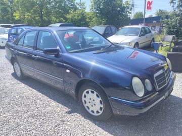 Mercedes E 230 - 3