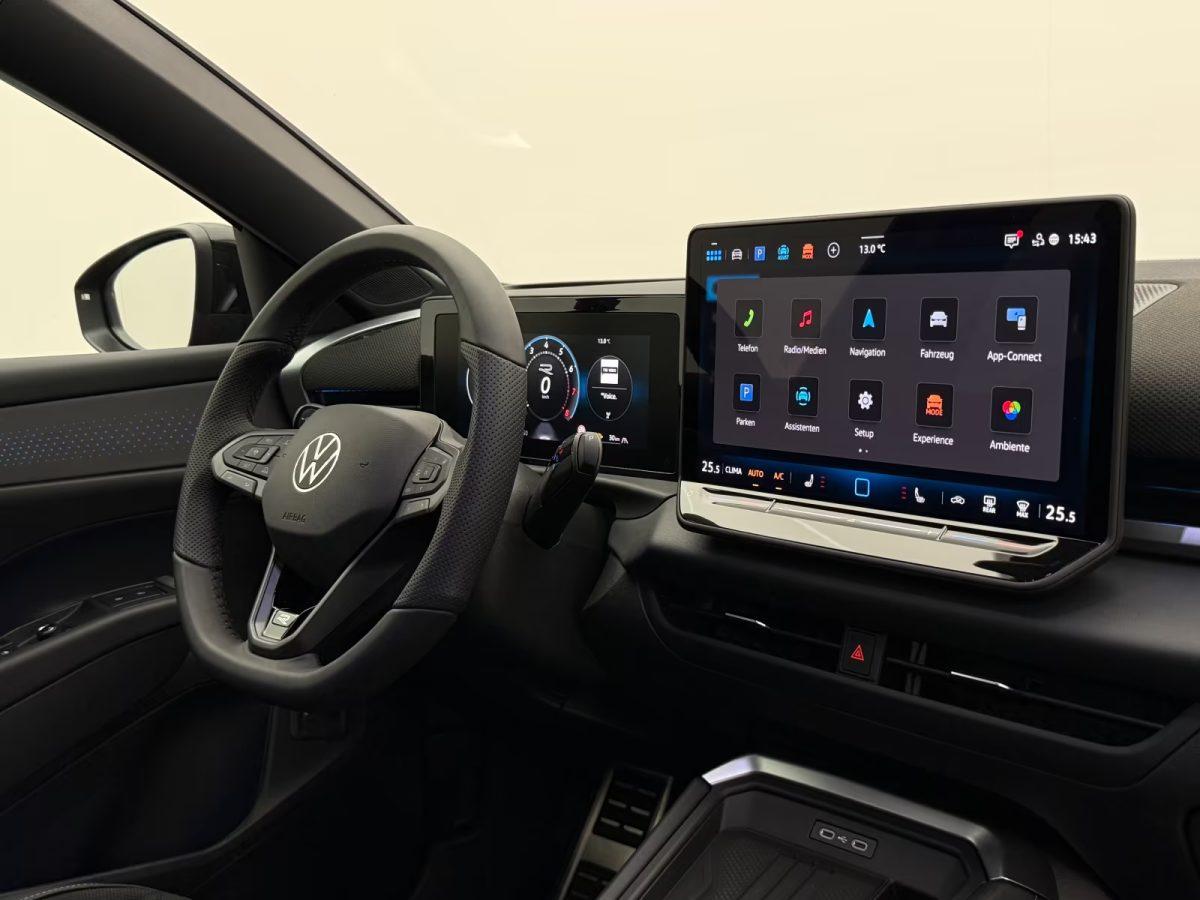 Volkswagen T-Roc 1.5 eTSI DSG R-Line +BLACK-STYLE+CAM+AHK+