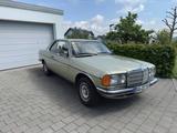 Mercedes-Benz W123 CE 230 (1983) - Automatik - Mercedes-Benz CE 230 mit Benzin-Antrieb: Automatik