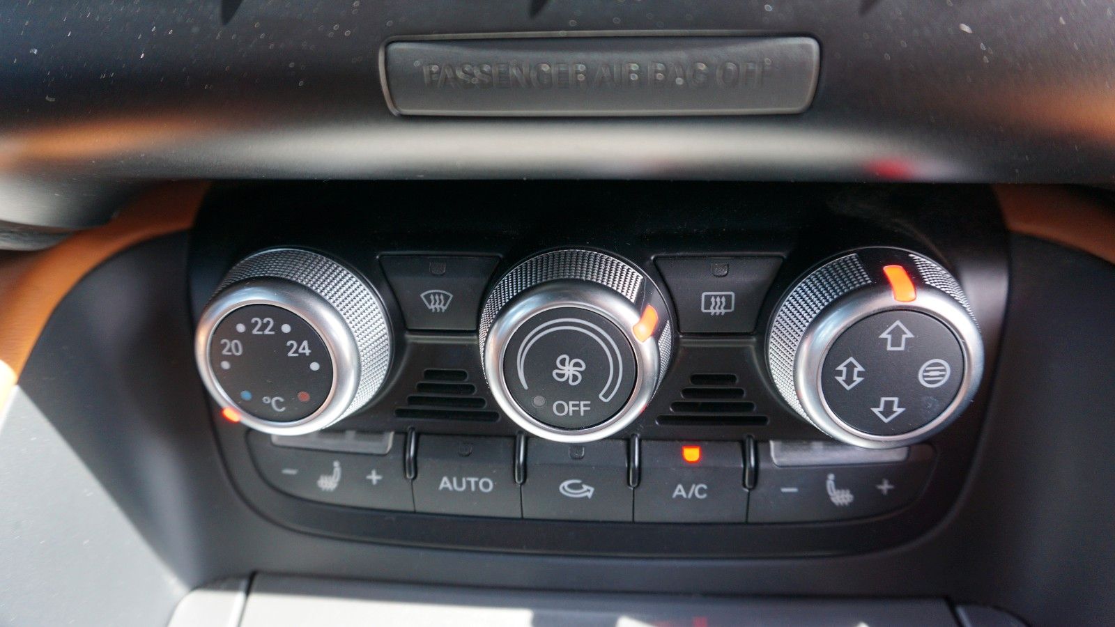 Fahrzeugabbildung Audi TT Roadster 2.0 TFSI quattro,Leder,Navi,Xenon,SH