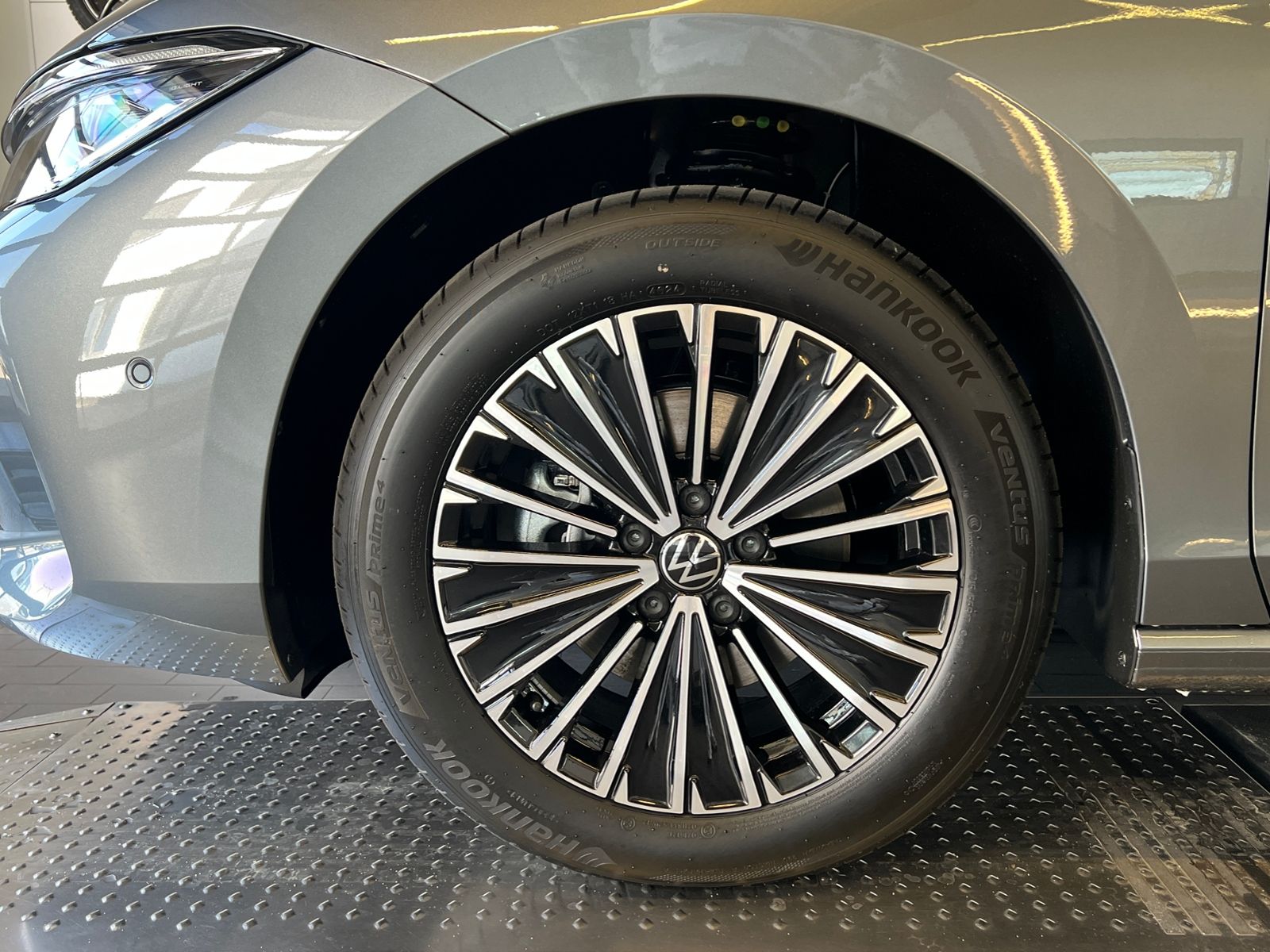 Fahrzeugabbildung Volkswagen Passat Variant Elegance 1.5 eTSI DSG *IQ.Light,
