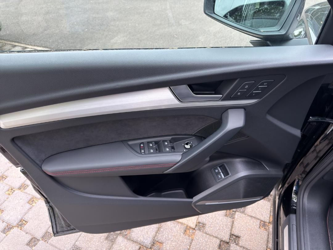 Fahrzeugabbildung Audi Q5 TFSI e S line Q5 business 55 TFSI e quattro S