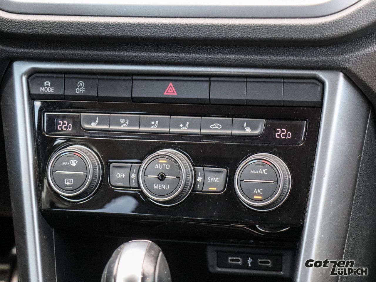 Fahrzeugabbildung Volkswagen T-Roc Style Active 1,5TSI DSG Navi AHK ACC PDC