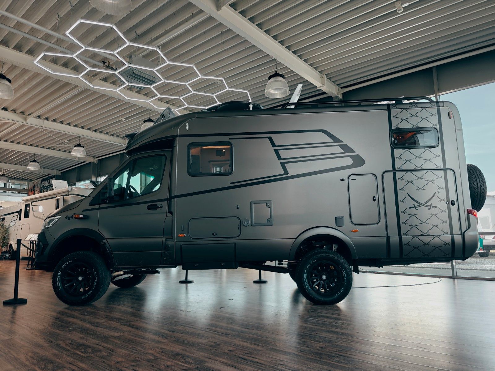 Fahrzeugabbildung HYMER / ERIBA / HYMERCAR ML - T 580 4x4² RSX - SANSIBAR® LTD. PTS PANTONE