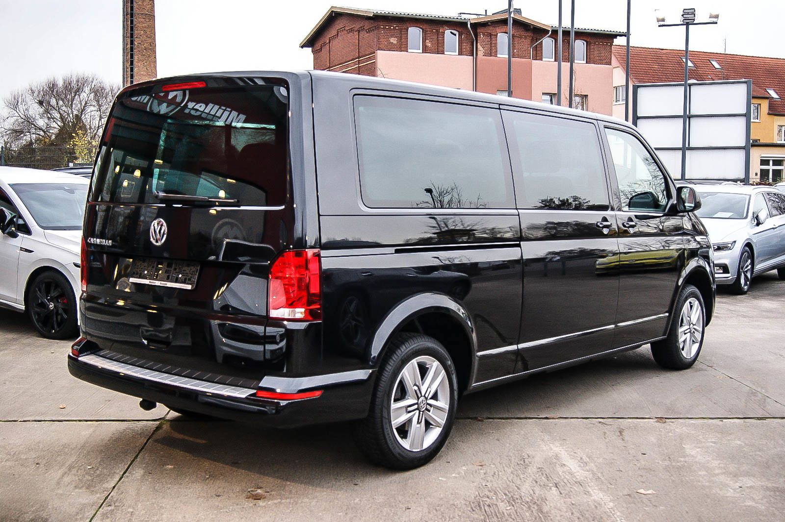 Fahrzeugabbildung Volkswagen T6.1 Caravelle lang 20TDI DSG 8-Sitze NAVI SIHZG