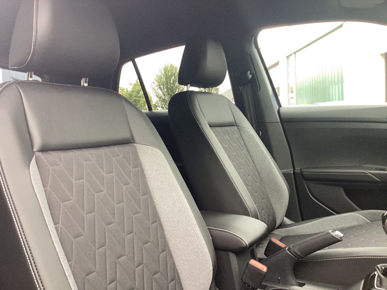 Fahrzeugabbildung Volkswagen T-Cross TSI Energy LED ACC RFK AHK