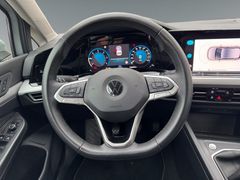Fahrzeugabbildung Volkswagen Golf VIII Lim. Life Navi Sitzh ACC Lane Massage
