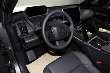 Toyota bZ4X 4x4 Comfort + Technik *ACC*JBL*MATRIX*PANO*